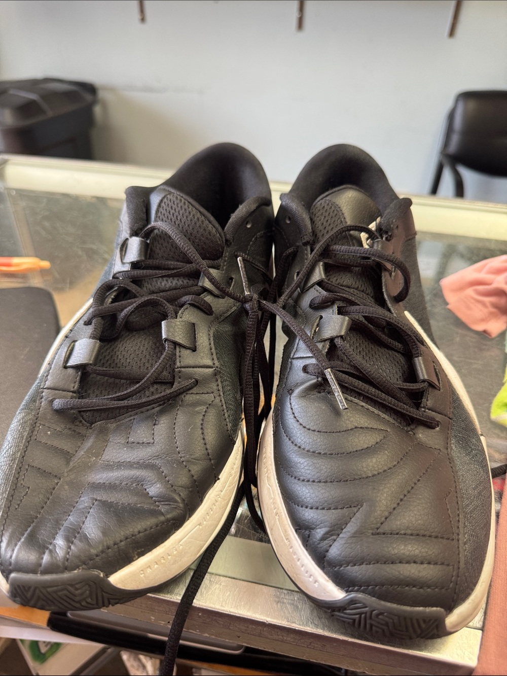 Nike Men's Black and White Low-Top Sneakers